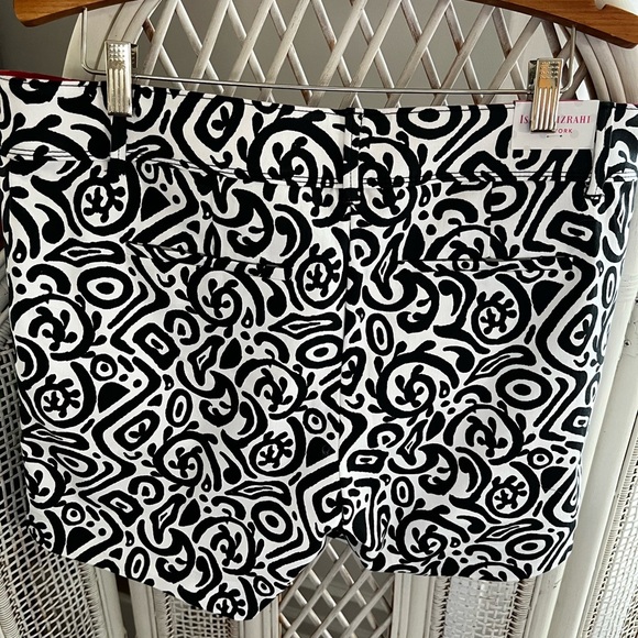 Women’s Black and White Shorts by Isaac Mizrahi Size 12 New with Tags - Picture 7 of 7
